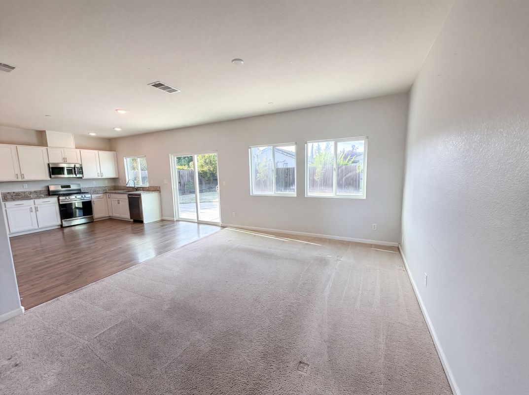 Photo 3 of 27 of 8224 Kossum Way, Elk Grove, CA