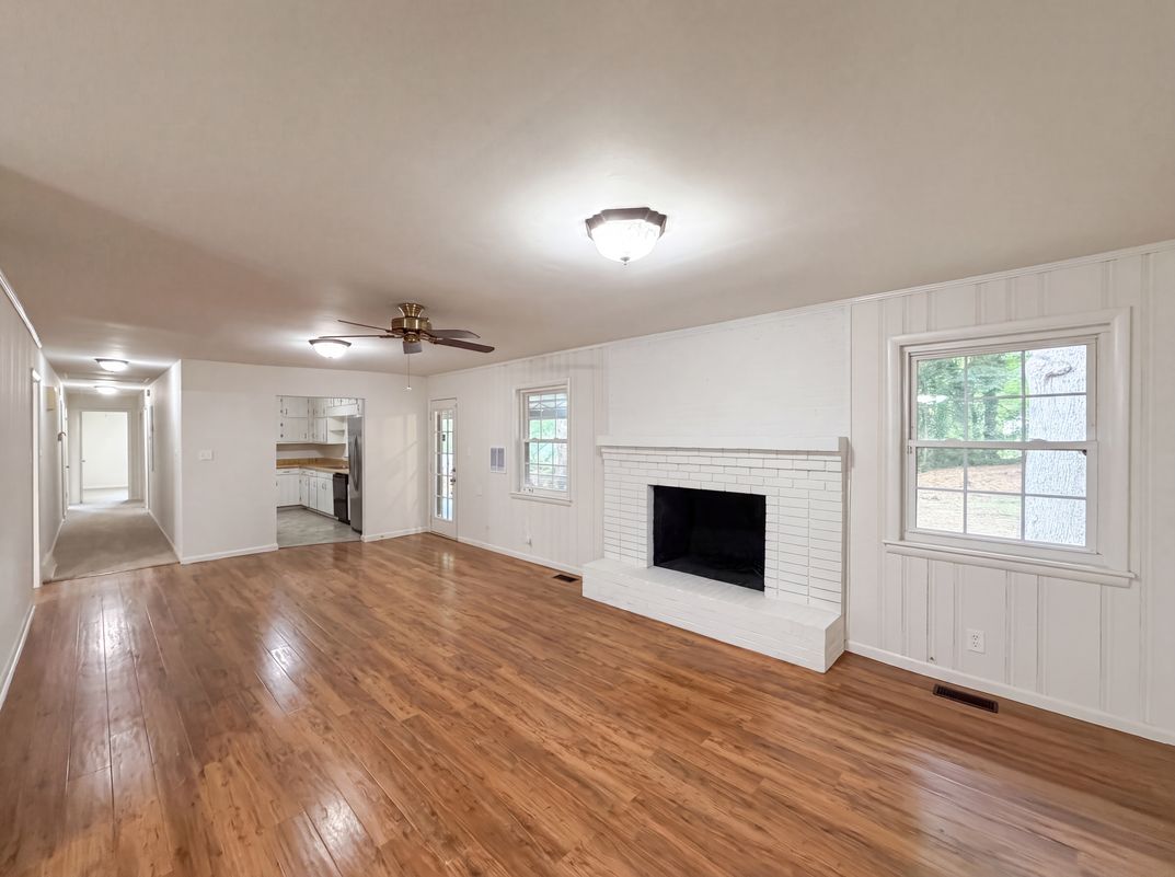Photo 9 of 24 of 210 Pinewood Ln, Stockbridge, GA