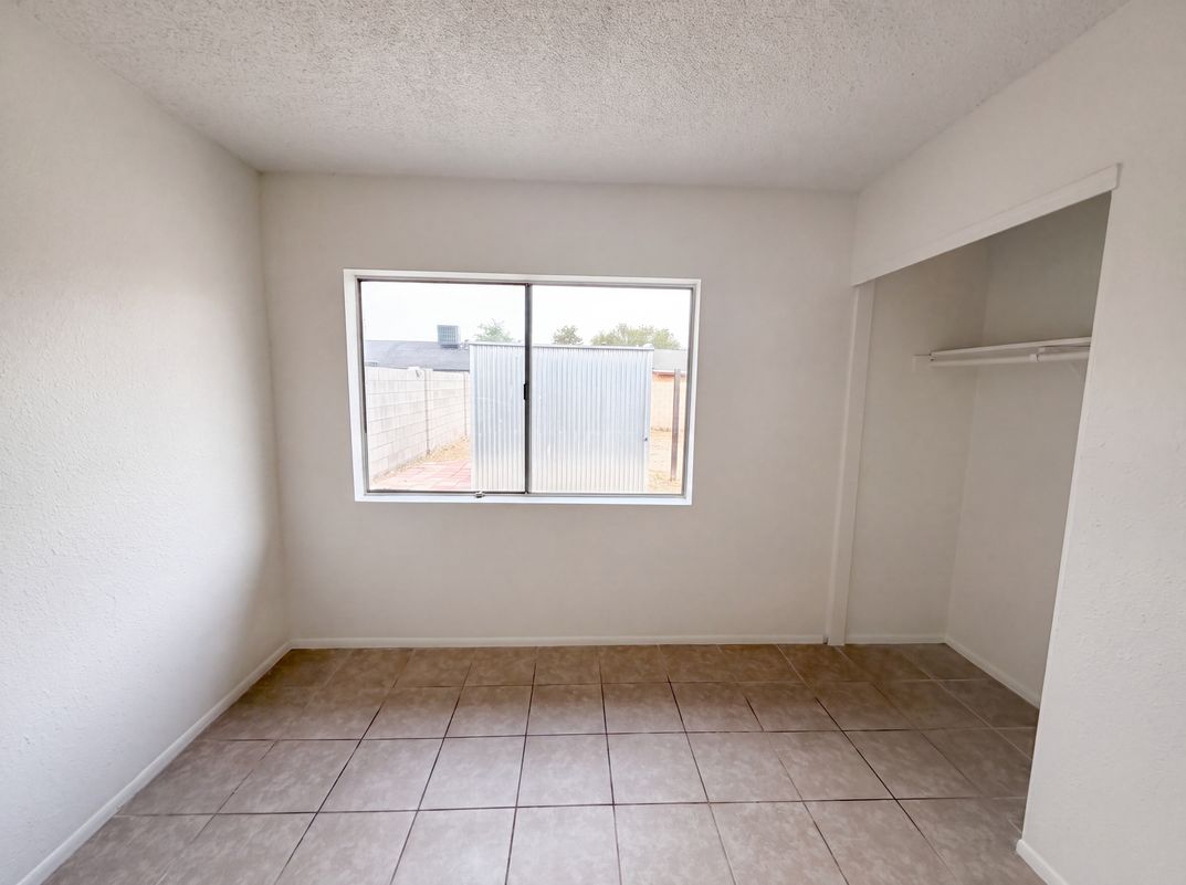 Photo 4 of 21 of 6036 N 72nd Dr, Glendale, AZ