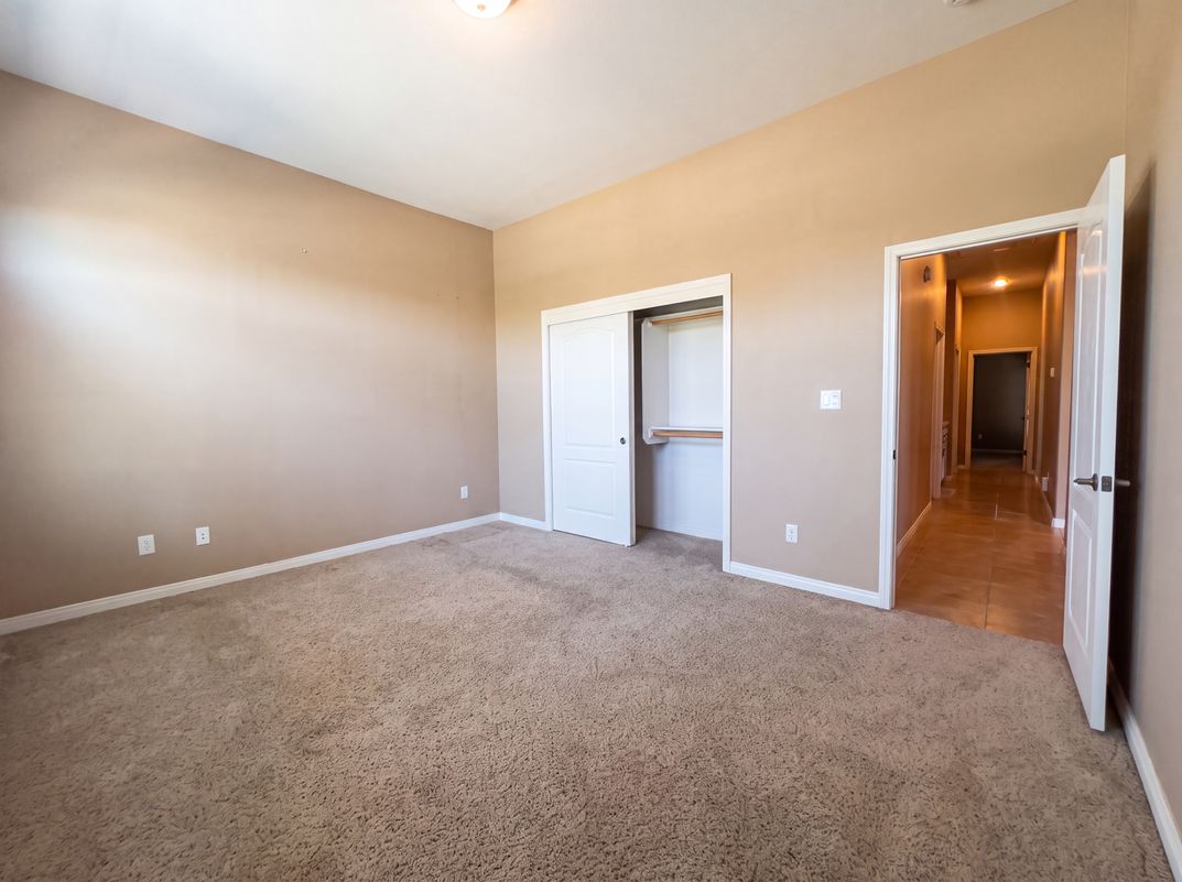 Photo 19 of 35 of 11904 Kenseth St, Bakersfield, CA