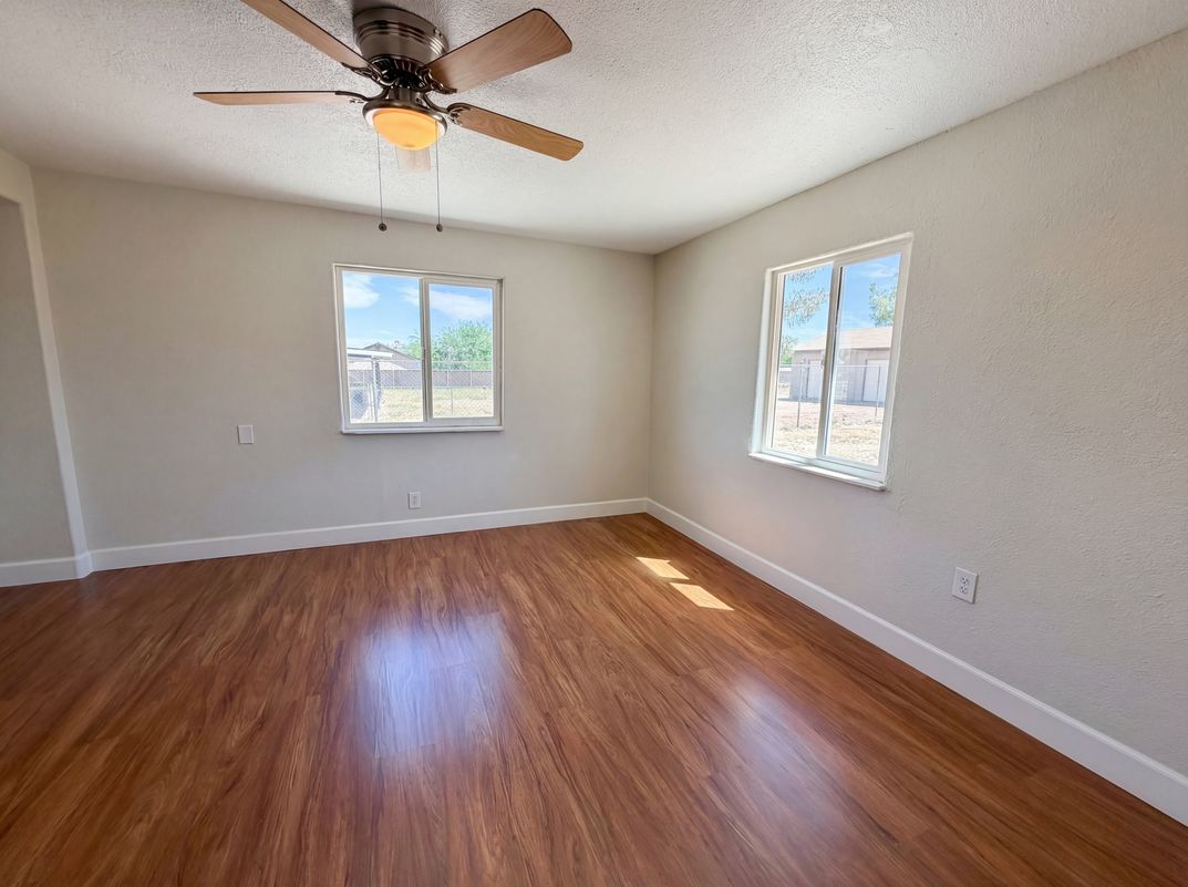 Photo 4 of 25 of 15011 Mission St, Hesperia, CA