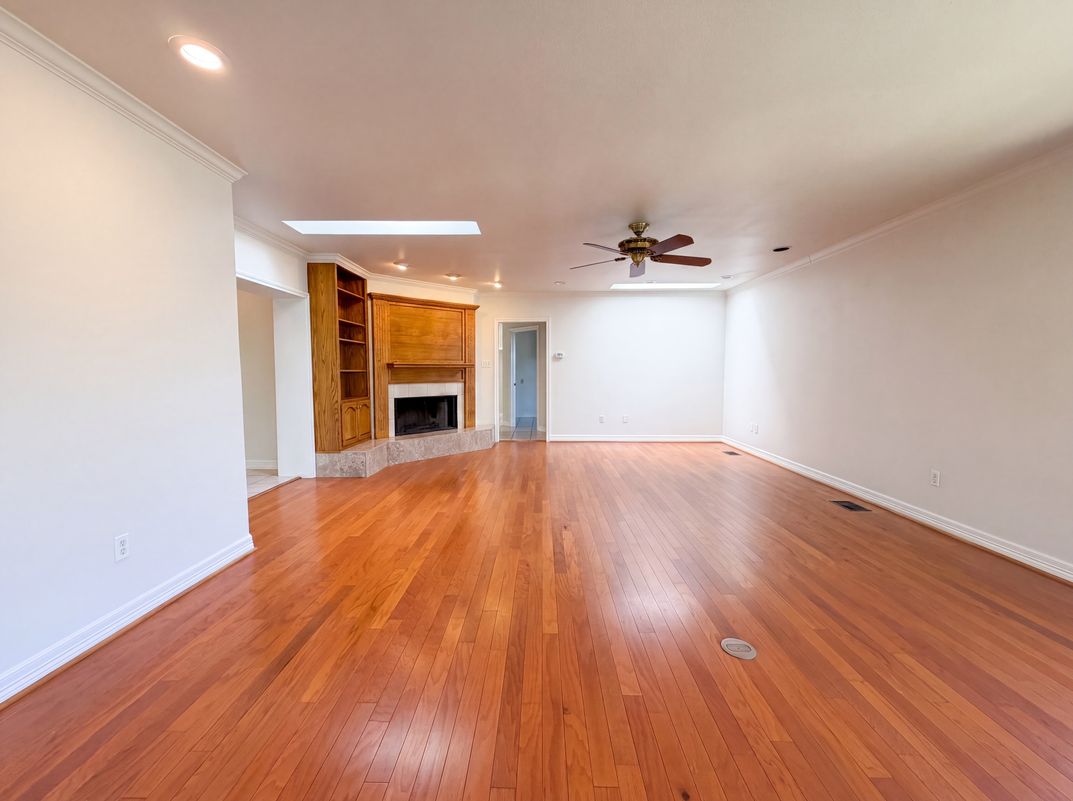Photo 7 of 23 of 7632 Westwind Dr, Fort Worth, TX