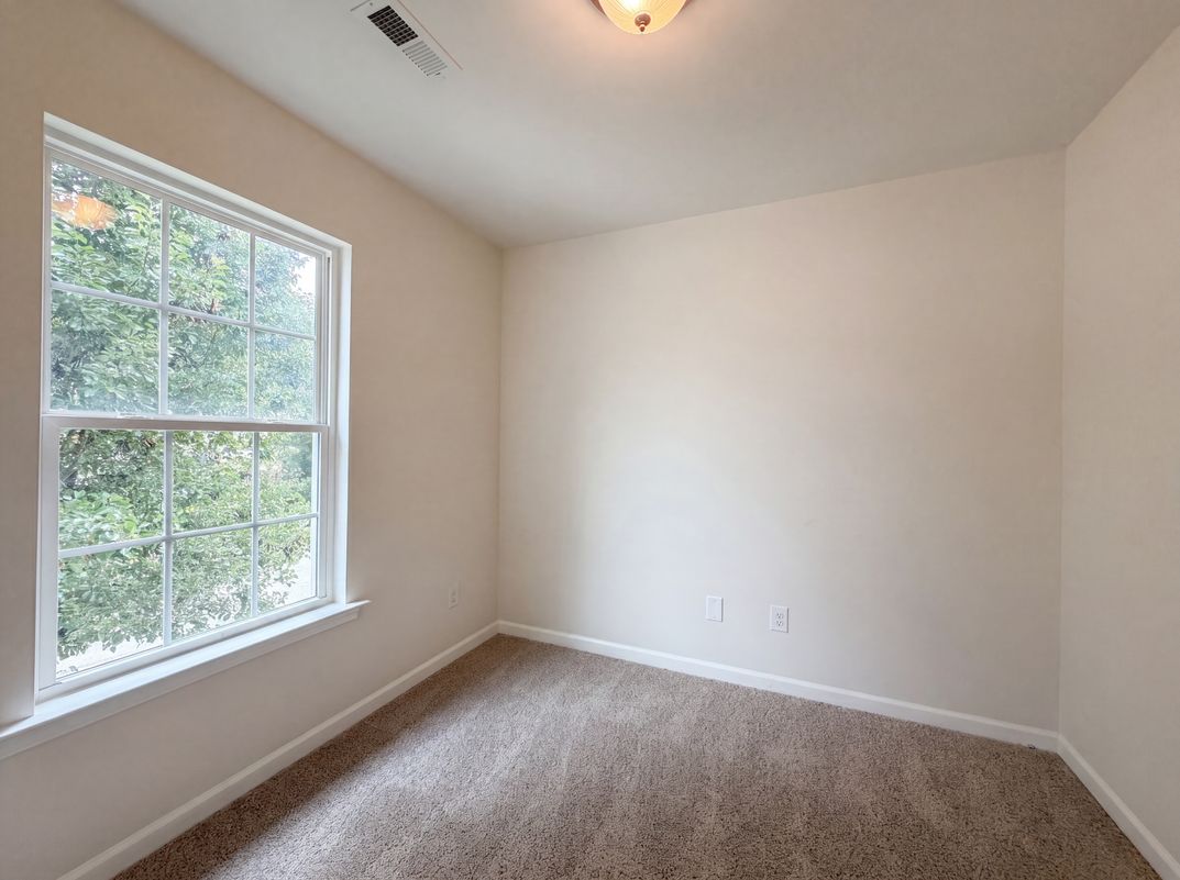 Photo 14 of 26 of 5503 Hardie Farm Dr, Greensboro, NC