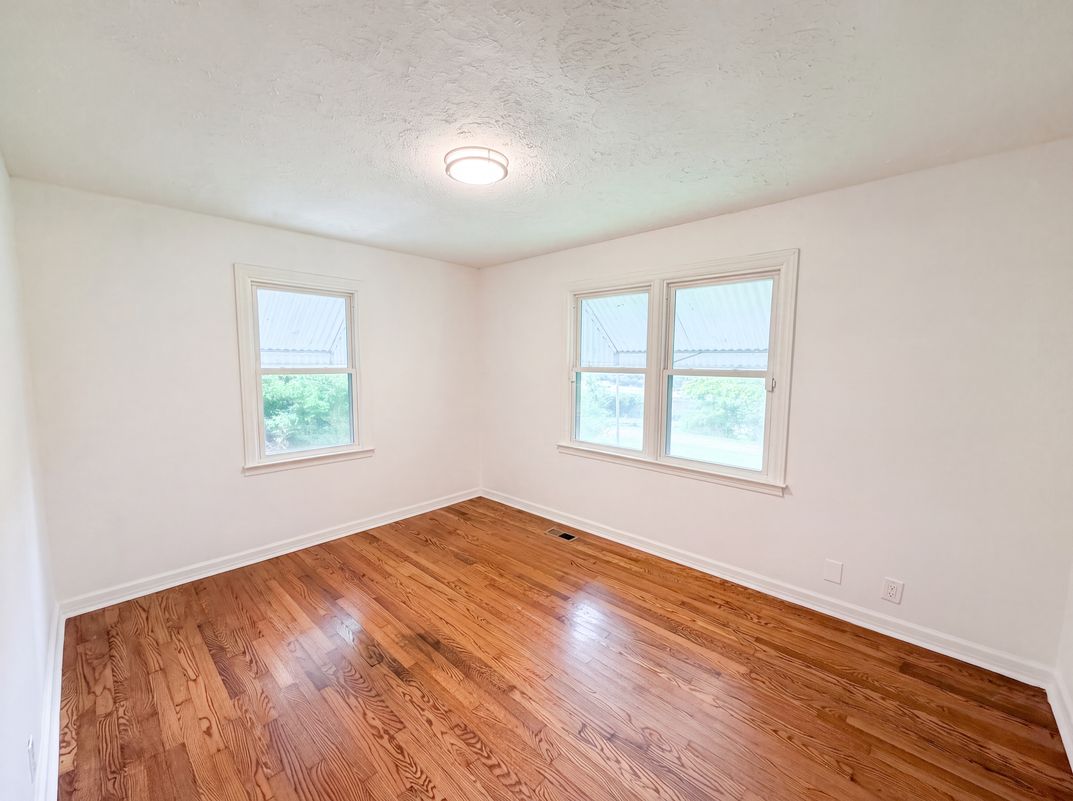 Photo 8 of 29 of 119 Old State Cir, Powell, TN