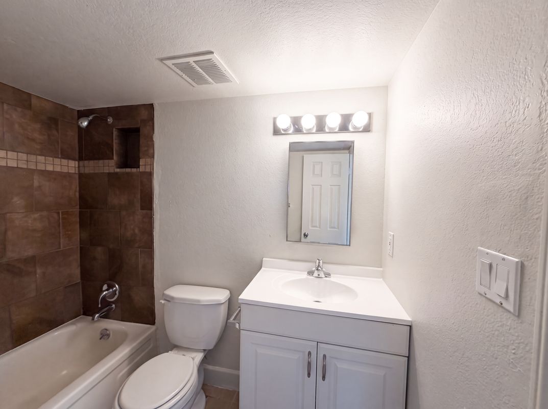 Photo 17 of 25 of 5908 W Calavar Rd, Glendale, AZ