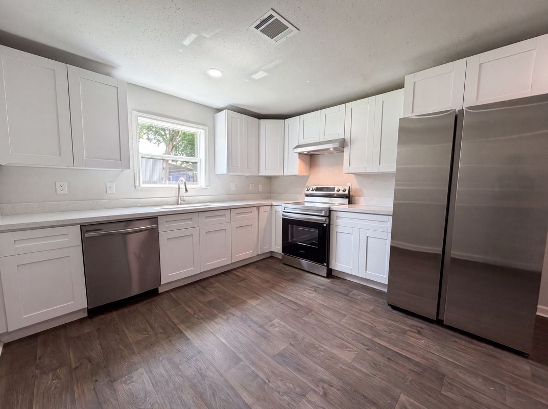 Property photo 2 of 4214 E Toliver St