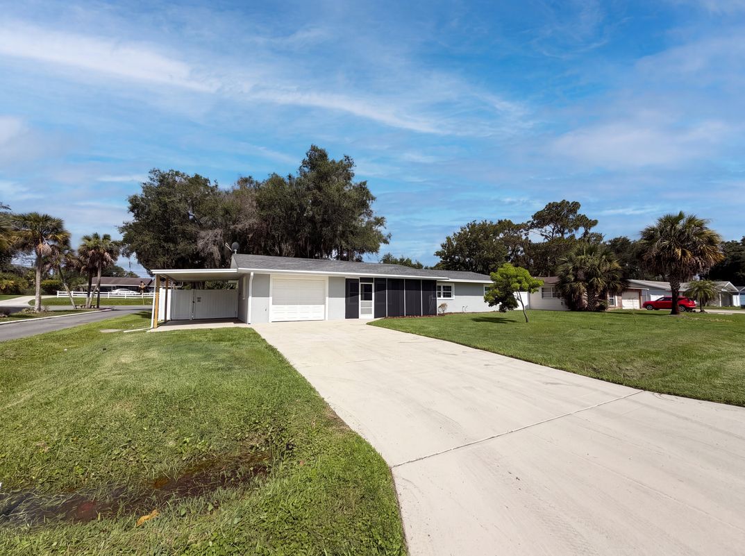 Photo 16 of 18 of 1823 Lori Ln W, Lakeland, FL