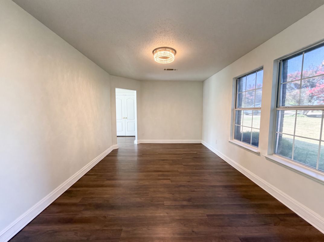 Photo 6 of 21 of 3940 Victory Ct, Midlothian, TX