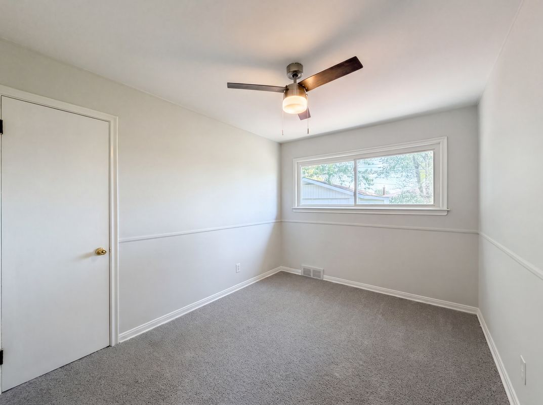 Photo 11 of 18 of 28832 Kaufman St, Roseville, MI