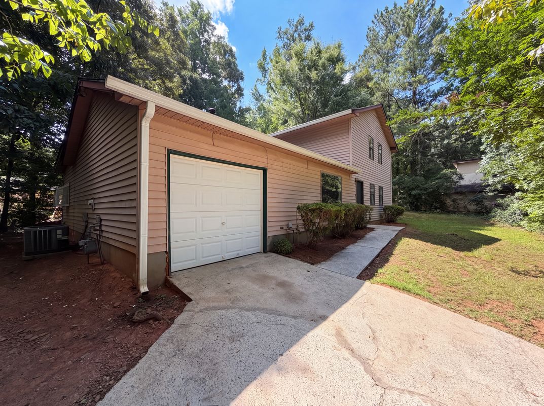Photo 20 of 25 of 3808 Shane Ct, Ellenwood, GA