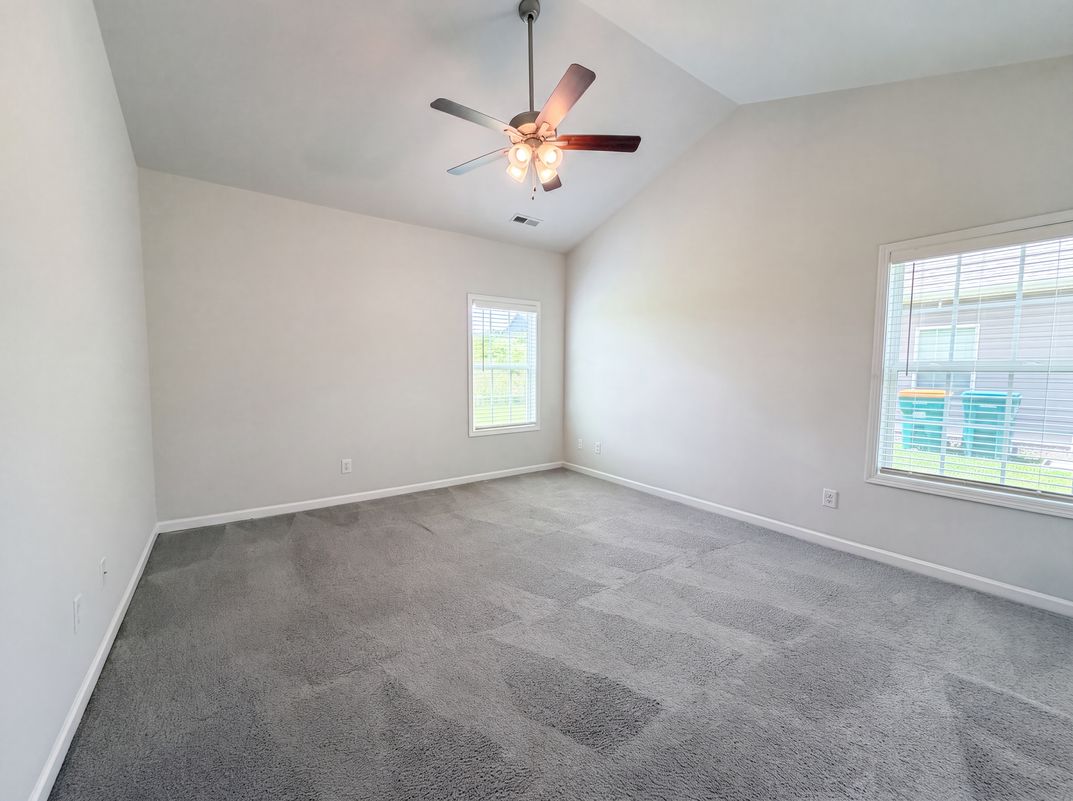 Photo 4 of 23 of 734 Mitscher Dr, Spring Hill, TN
