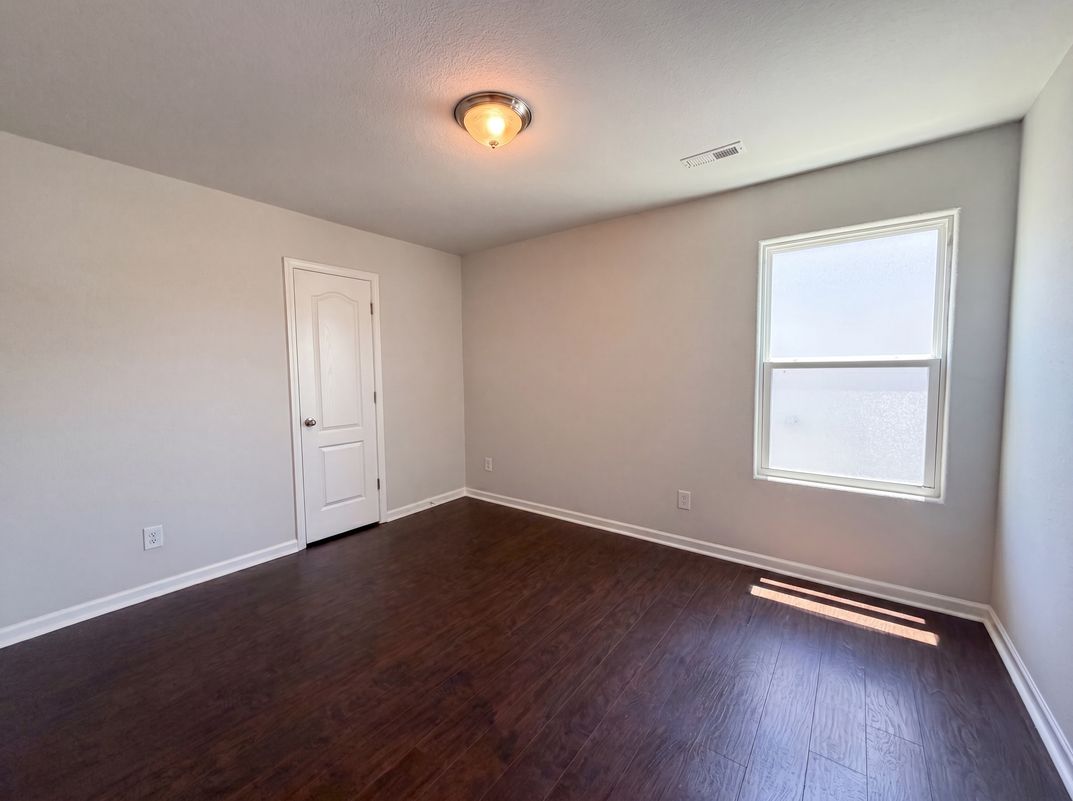 Photo 12 of 17 of 4034 Rosfield Dr, Charlotte, NC