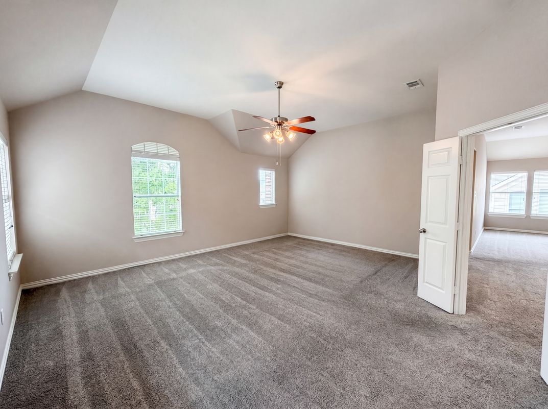 Photo 15 of 32 of 10330 Sandbar Dr, Irving, TX