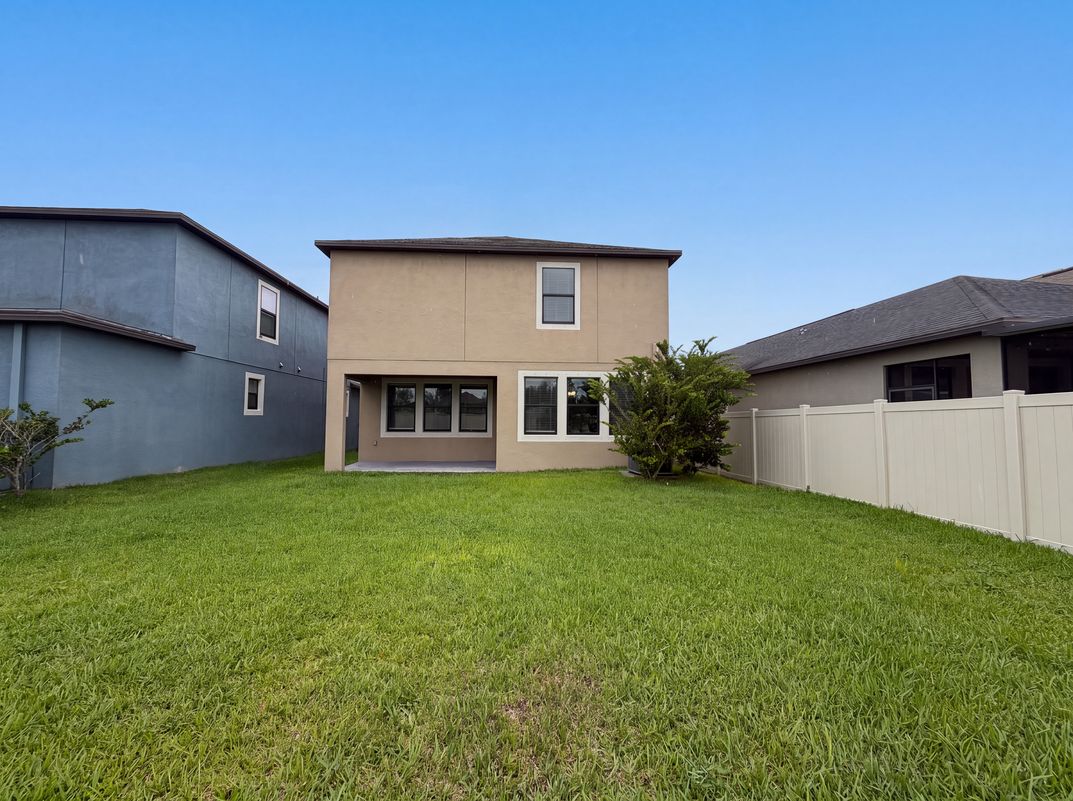 Photo 5 of 36 of 9709 Ivory Dr, Sun City Center, FL