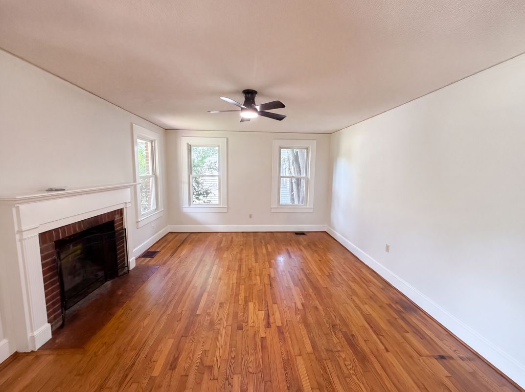 Photo 3 of 16 of 309 E Blue Ridge Dr, Greenville, SC