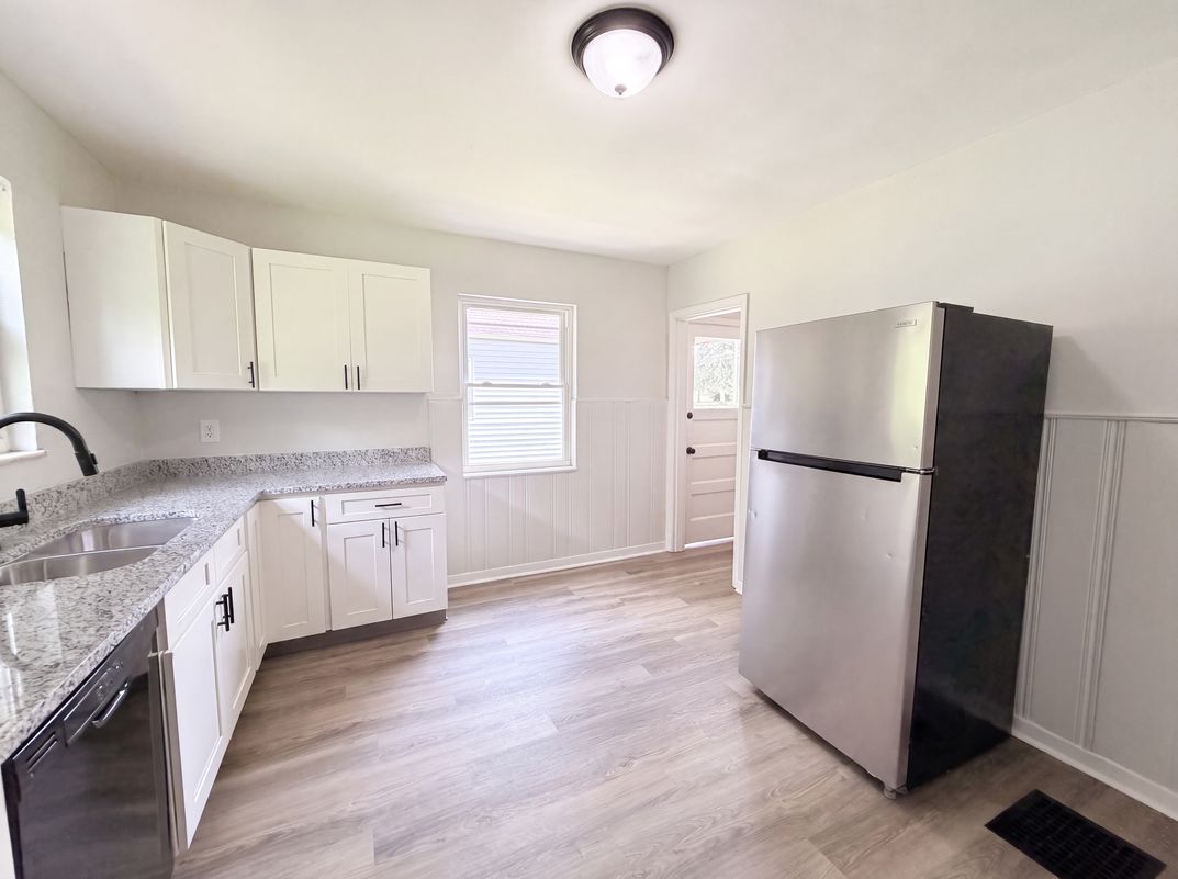 Photo 9 of 24 of 6418 Savannah Ave, Cincinnati, OH