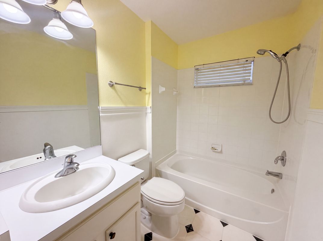 Photo 14 of 22 of 6941 Crown Lake Dr, Gibsonton, FL