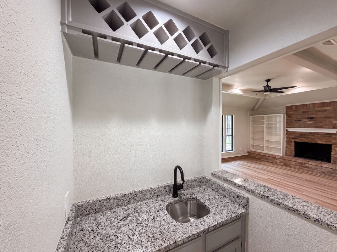 Photo 11 of 21 of 9 Muirfield Ct, Roanoke, TX