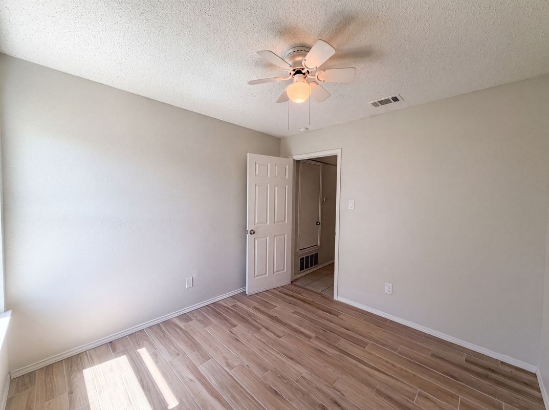 Photo 15 of 25 of 713 Lake Bluff Dr, Flower Mound, TX