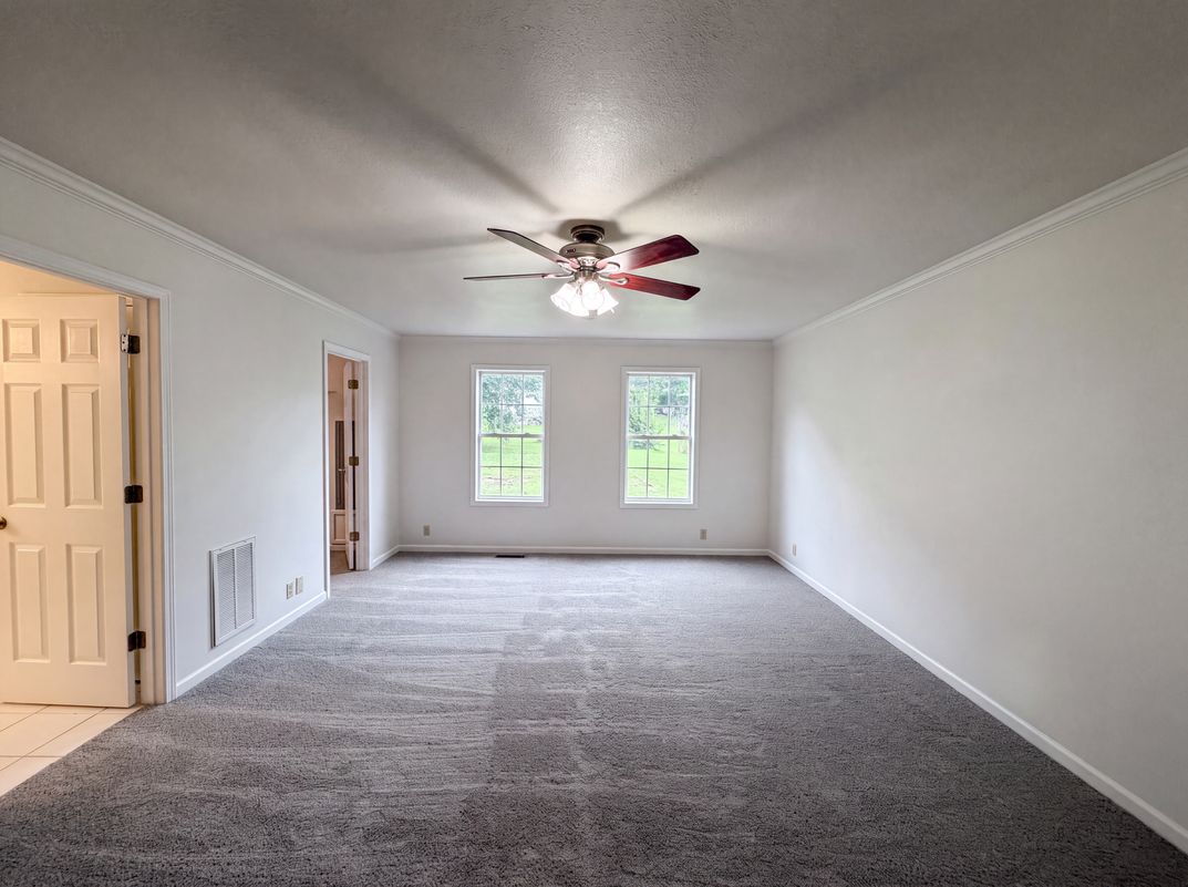Photo 16 of 37 of 3146 Lora Dr, Maryville, TN