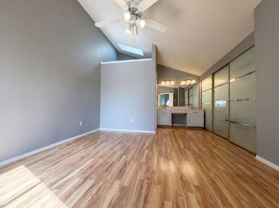 Photo 4 of 21 of 4242 N Capistrano Dr, Dallas, TX