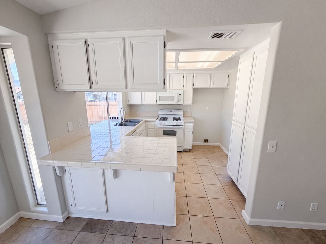 Property photo 2 of 2758 Alne Dr