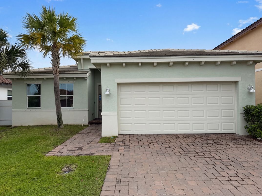 Photo 4 of 42 of 12473 NW Lynch Ln, Port Saint Lucie, FL
