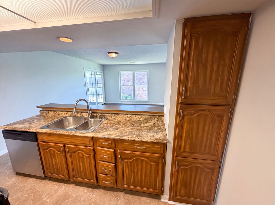Photo 7 of 22 of 3135 E 52nd St, Indianapolis, IN
