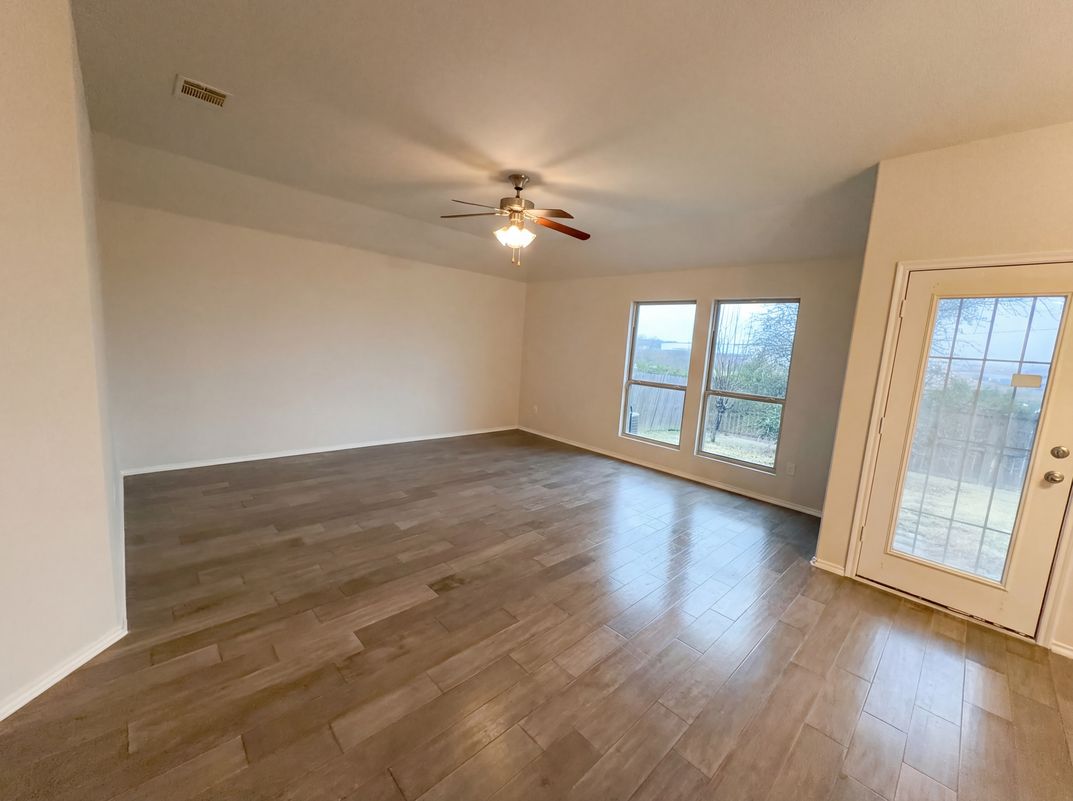 Photo 6 of 24 of 2553 Cumberland Trl, Balch Springs, TX