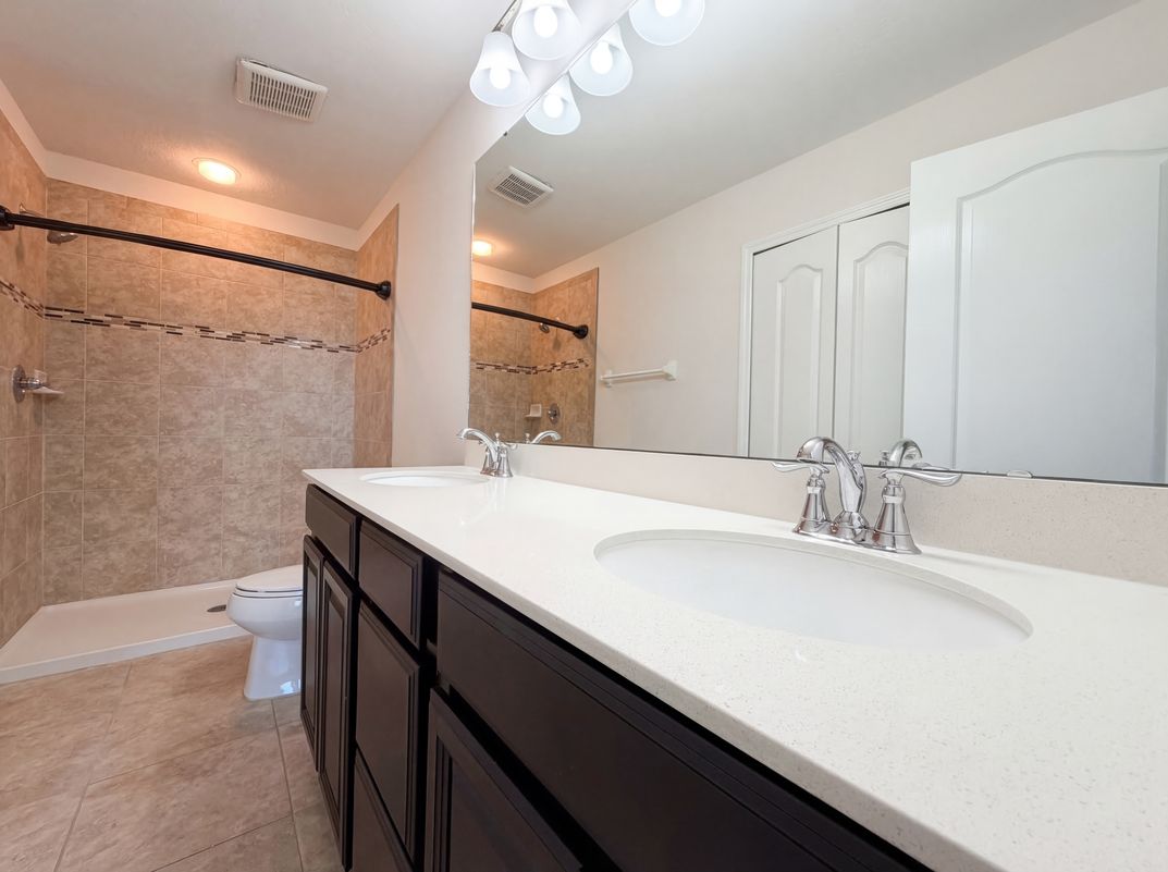 Photo 6 of 26 of 10844 Verawood Dr, Riverview, FL