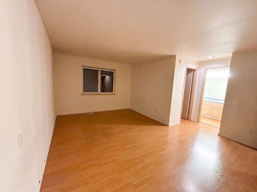 Photo 11 of 26 of 12531 81st Pl NE, Kirkland, WA