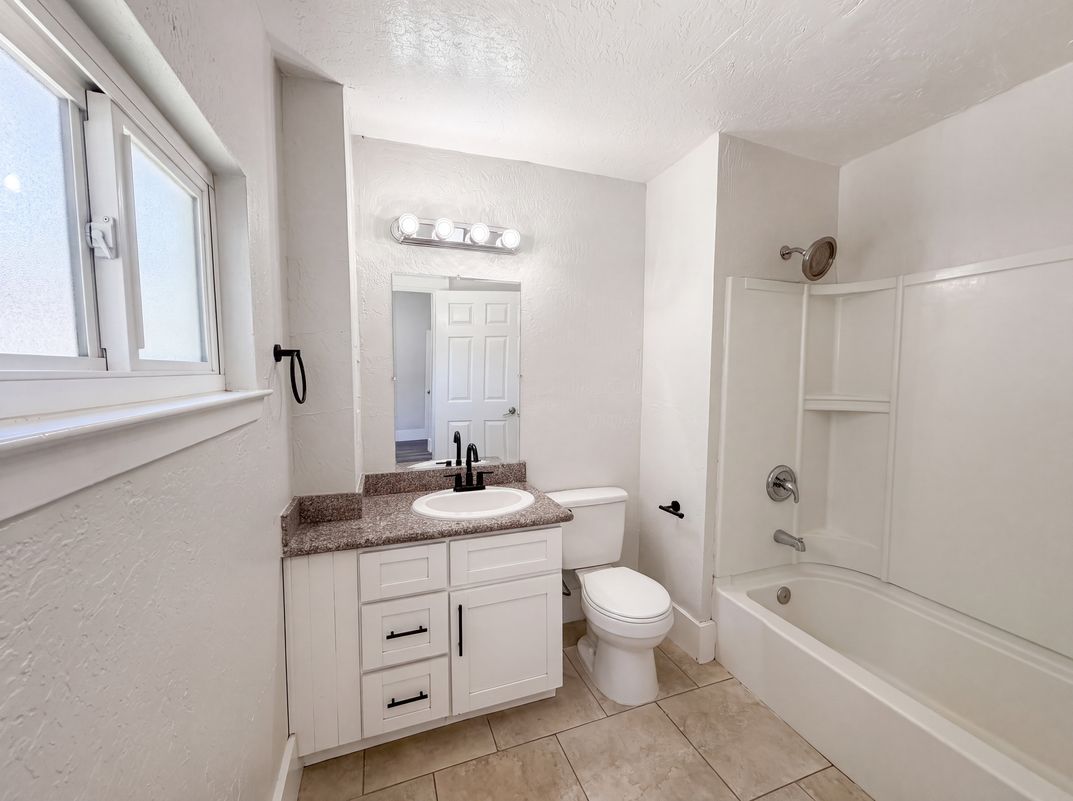 Photo 22 of 29 of 1860 W Willow St, Stockton, CA