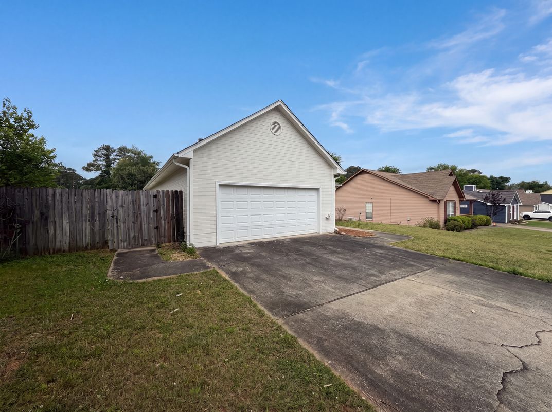 Photo 18 of 20 of 101 Cambridge Pointe Dr, Alabaster, AL