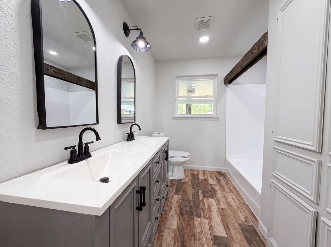 Photo 12 of 17 of 118 S Ringgold St, West Columbia, TX