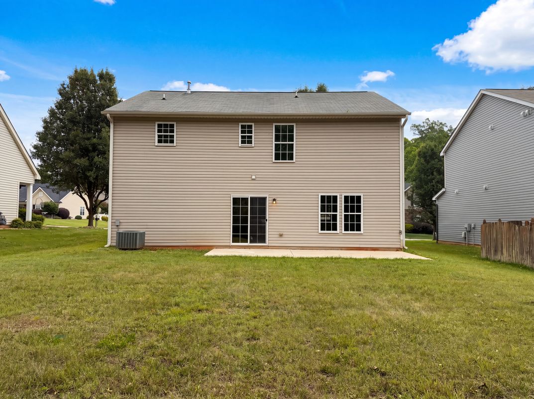 Photo 5 of 26 of 5503 Hardie Farm Dr, Greensboro, NC
