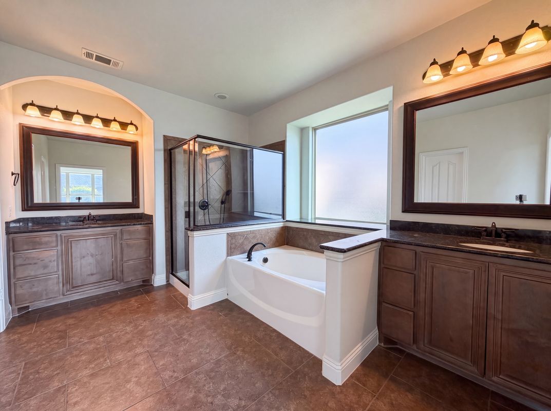 Photo 9 of 22 of 830 Graham Dr, Burleson, TX
