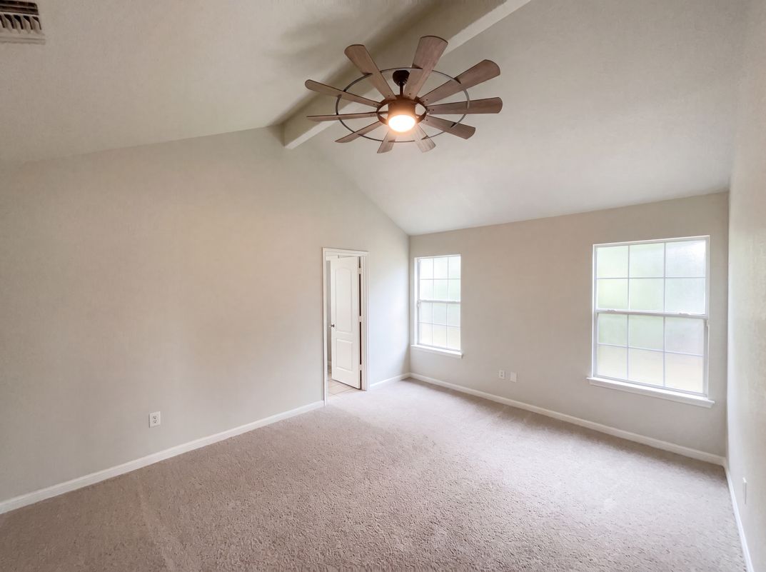 Photo 4 of 22 of 130 Log Cabin Way, Poteet, TX