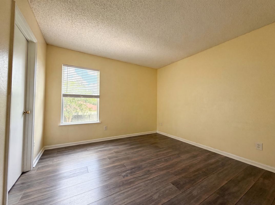 Photo 16 of 27 of 7002 Beekman Lake Dr, Jacksonville, FL