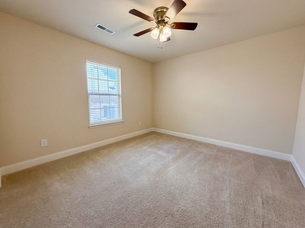 Photo 8 of 17 of 316 Vincent St, Alabaster, AL