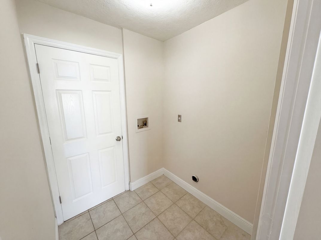 Photo 17 of 33 of 1729 Elmstead Ct, Orlando, FL