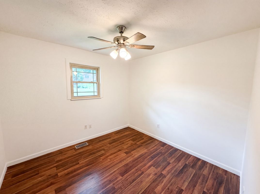 Photo 13 of 30 of 8505 Troutman Ln, Knoxville, TN