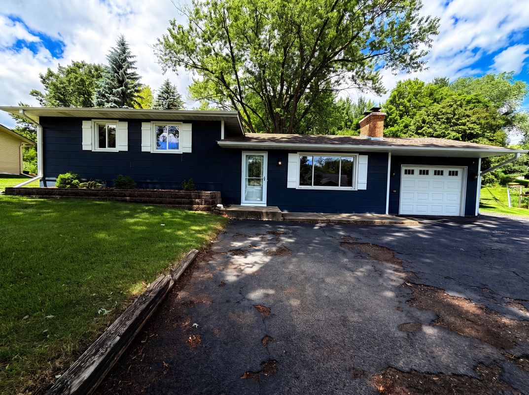 Property photo 1 of 18220 Duck Lake Trl
