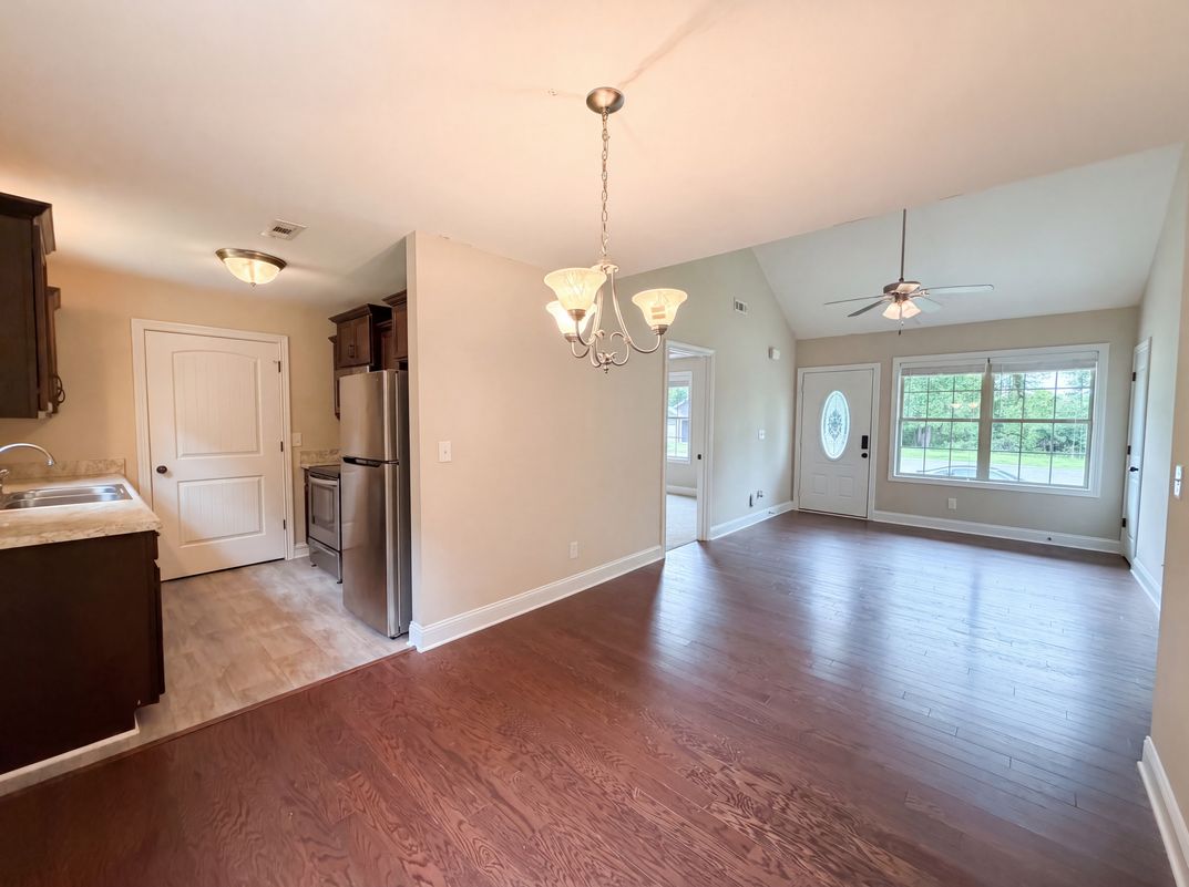 Photo 3 of 19 of 741 Inver Ln, Clarksville, TN