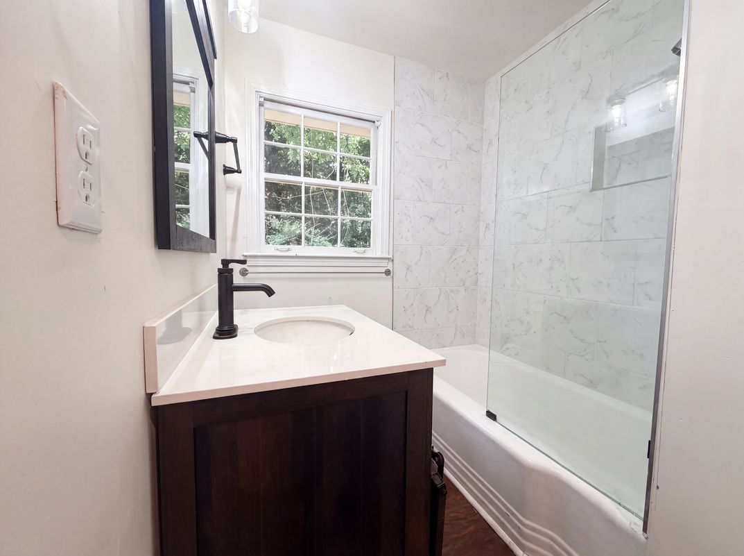 Photo 12 of 18 of 856 Glenway Dr, Atlanta, GA
