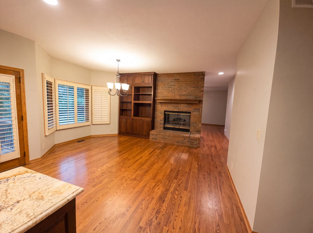 Photo 5 of 30 of 945 N Woodridge Ct, Wichita, KS