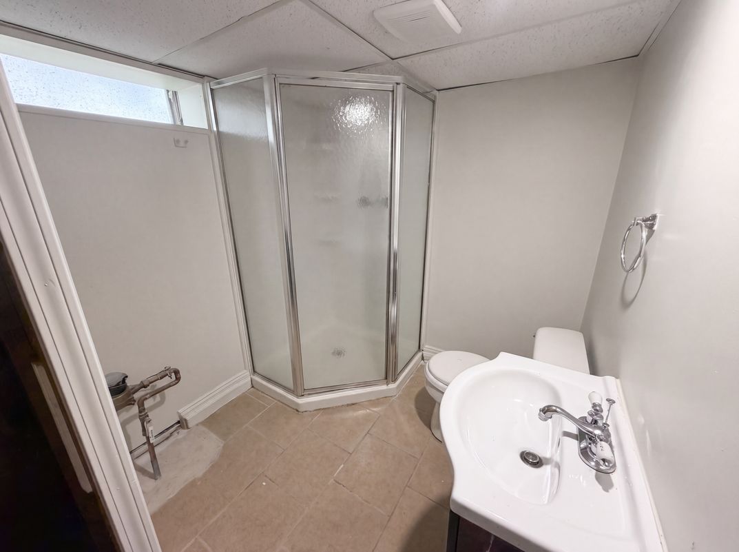 Photo 8 of 20 of 17590 Eastland St, Roseville, MI