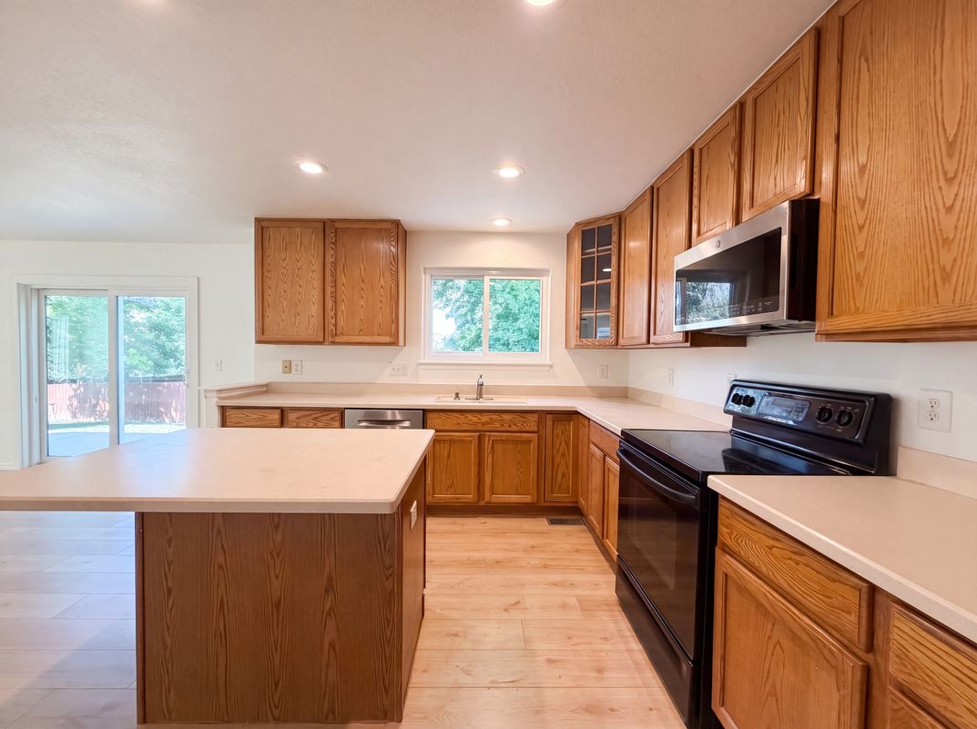 Photo 16 of 48 of 10562 Falcon St, Longmont, CO