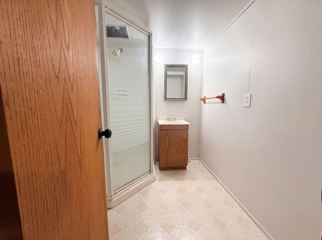 Photo 15 of 23 of 14743 Ronnie Ln, Livonia, MI