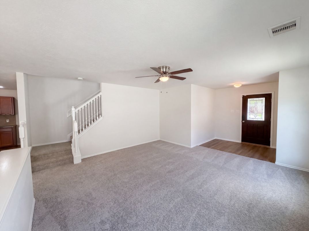 Photo 8 of 25 of 939 Staffordale Manor Ln, Houston, TX