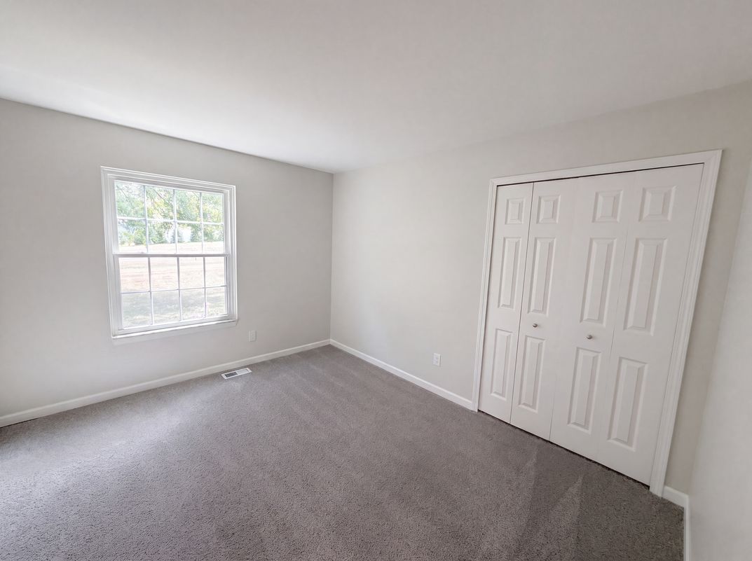 Photo 4 of 20 of 3211 24 Mile Rd, Shelby Township, MI